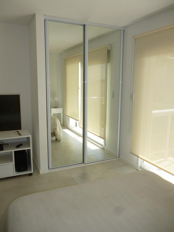 Apartment 1-1/2 Amb C/balcon Soleado En Edificio Frente Al Mar *