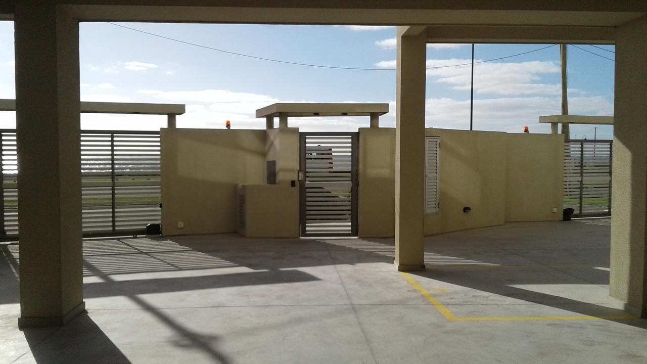 Apartment 1-1/2 Amb C/balcon Soleado En Edificio Frente Al Mar *