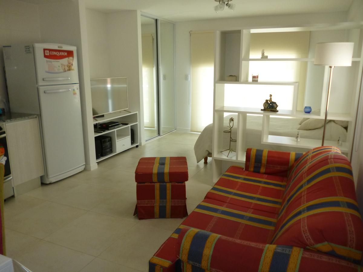 Apartment 1-1/2 Amb C/balcon Soleado En Edificio Frente Al Mar