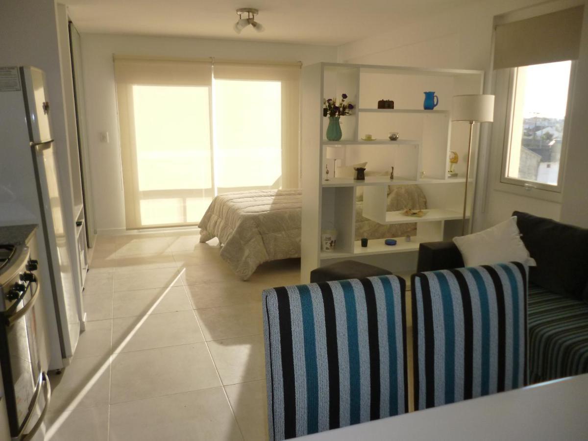 Apartment 1-1/2 Amb C/balcon Soleado En Edificio Frente Al Mar *